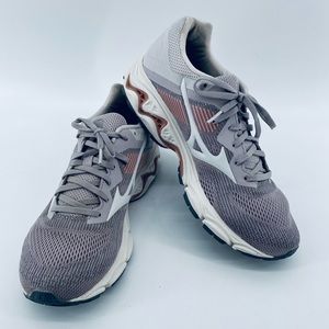 Mizuno Wave Inspire 16 Superflex Running Shoes Women's Size US 9 Gray Peach